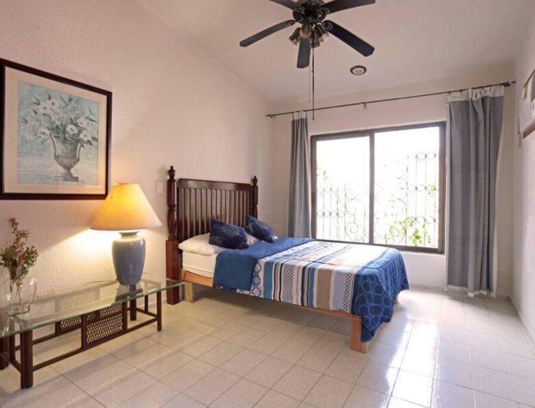 Casa Colirbi Sonrisa - Cancun Vacation Rental Guesthouse Master Bedroom